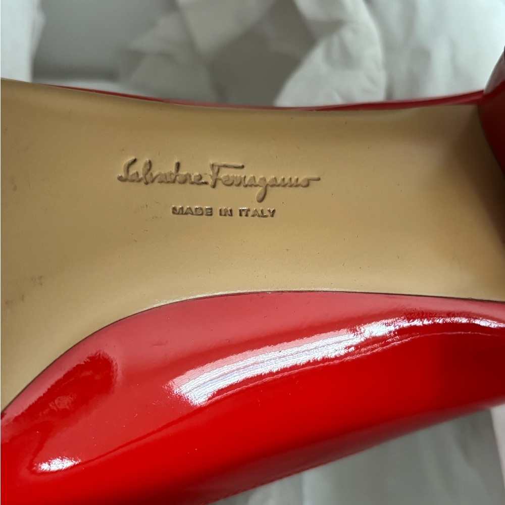Salvatore Ferragamo Red Patent Vara Bow Flats with Gold Plaque - Picture 8 of 11